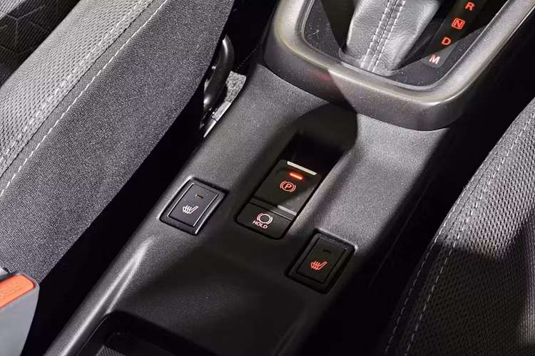 Ngoài ra, xe còn có thêm cả phanh tay điện tử và tính năng tự động giữ phanh tạm thời.