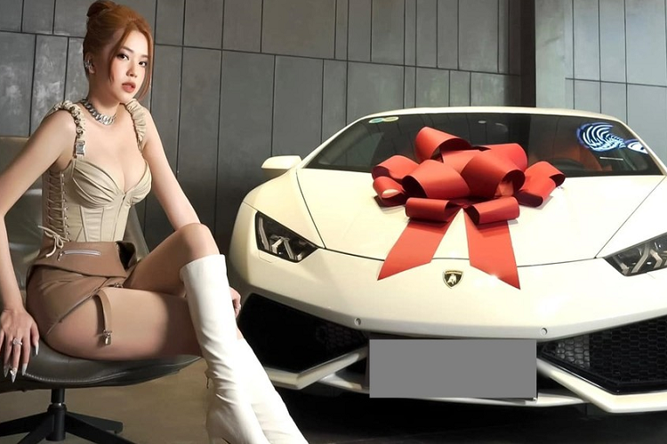 Đặng Thị Phương Anh là một cô gái 9x đến từ Buôn Ma Thuột, tỉnh Đắk Lắk nhưng hiện sinh sống và làm việc tại TP HCM, trong 2 ngày vừa qua đã gây sự chú ý của cộng đồng mạng khi tự tặng cho bản thân chiếc siêu xe Lamborghini Huracan LP610-4 hơn 12 tỷ đồng.