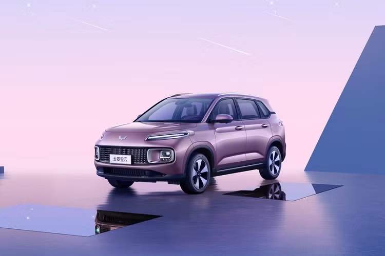 Vào ngày 17/8/2023, hình ảnh chính thức về chiếc SUV nhỏ gọn mới của hãng Wuling Motors - thương hiệu con của liên doanh GM-SAIC-Wuling - mẫu Xingyun đã được công bố, hứa hẹn ngày ra mắt của Wuling Xingyun 2024 mới đến gần, được dự kiến là vào tháng sau.