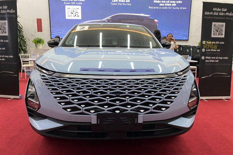 Mới đây, hãng xe Trung Quốc cũng đã hé lộ một số thông tin về danh sách trang bị của Omoda 5 2024 mới. Theo đó, Omoda 5 bán tại thị trường Việt Nam có cấu hình động cơ xăng tăng áp 1.5L, cho công suất 150 mã lực và mô-men xoắn 230 Nm tại 1.750-4.500 vòng/phút.