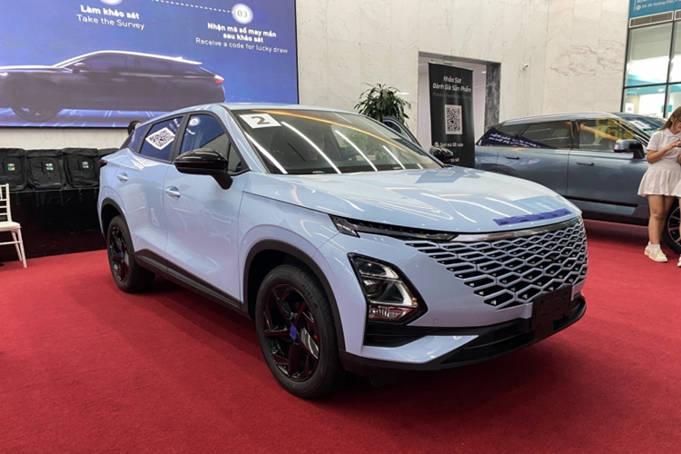 Mặc dù thông tin Omoda 5 mở bán tại Việt Nam đã xuất hiện từ năm ngoái nhưng cho đến thời điểm hiện tại, mẫu CUV cỡ B mang thương hiệu Trung Quốc này vẫn chưa chính thức ra mắt. Tuy nhiên, Omoda 5 đã nhiều lần được trưng bày công khai tại Việt Nam để lấy ý kiến, góp ý của giới chuyên môn và người tiêu dùng.