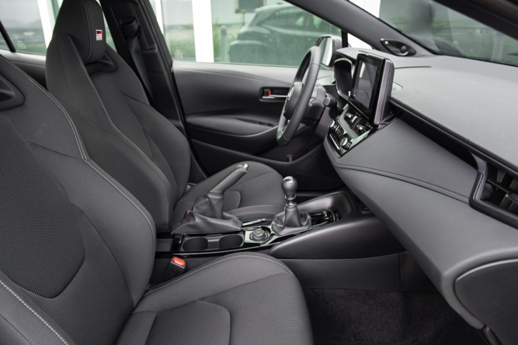 Về trang bị an toàn, Toyota GR Corolla Morizo Edition sở hữu hệ thống Toyota Safety Sense 3.0 bao gồm: hệ thống cảnh báo trước va chạm với tính năng phát hiện người đi bộ, cảnh báo chệch làn đường với hỗ trợ lái và hỗ trợ theo làn. 