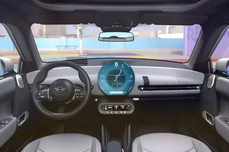 Dù Mini vẫn chưa chính thức ra mắt xe, hãng đã xác nhận rằng Cooper E sẽ được trang bị pin 40,7 kWh và mô-tơ điện 181 mã lực.