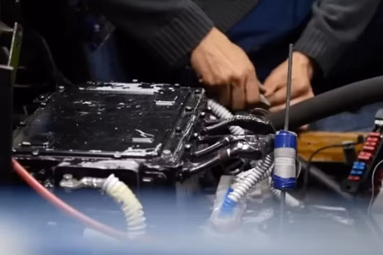 Chuyển đổi xe xăng thành ôtô chạy điện không phải là chuyện quá hiếm, nhưng sẽ cần một khoảng thời gian khá dài từ 2 tuần đến 6 tháng để thực hiện việc chuyển đổi.