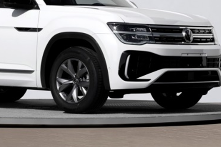 Mẫu xe SUV Volkswagen Teramont X được phát triển dựa trên nền tảng MQB nổi tiếng của tập đoàn Volkswagen với chiều dài x rộng x cao của lần lượt là 4.917 x 1.989 x 1.729 mm, chiều dài cơ sở đạt 2.980 mm.