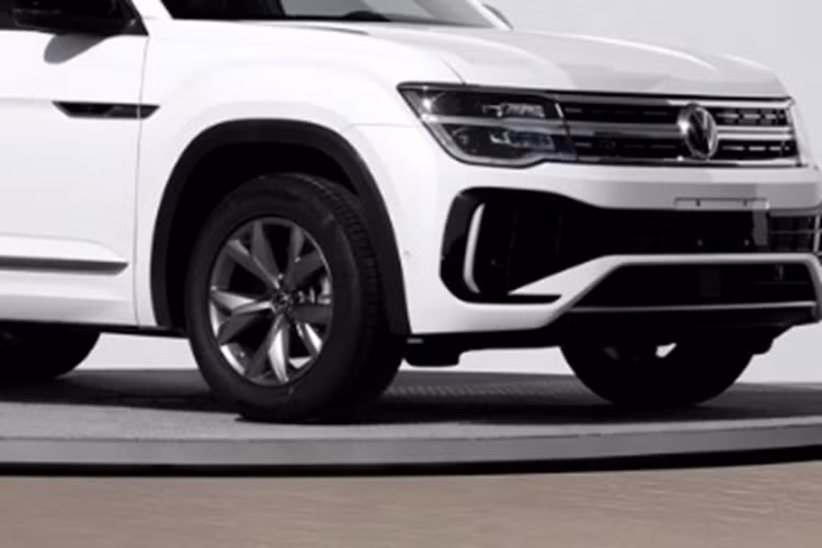 Mẫu xe SUV Volkswagen Teramont X được phát triển dựa trên nền tảng MQB nổi tiếng của tập đoàn Volkswagen với chiều dài x rộng x cao của lần lượt là 4.917 x 1.989 x 1.729 mm, chiều dài cơ sở đạt 2.980 mm.