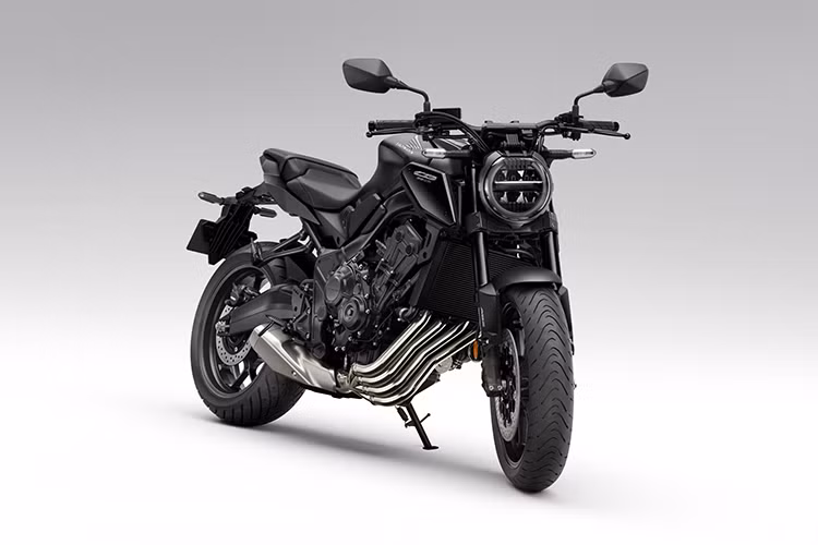 Kết hợp với động cơ là hộp số 6 cấp được tích hợp hỗ trợ và chống trượt 2 chiều. Ngoài ra, Honda CB650R 2023 còn được trang bị hệ thống kiểm soát lực kéo (HSTC) giúp tối ưu hoá khả năng bám đường cho bánh sau.