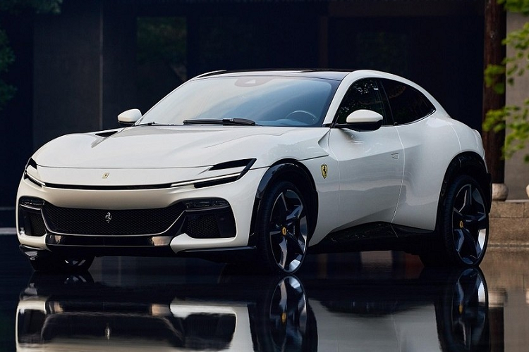 Ngoại hình mẫu siêu SUV Ferrari Purosangue trông rất đẹp mắt, có động cơ V12 hút khí tự nhiên với vòng tua máy cao hứa hẹn hiệu suất mạnh mẽ và cabin không có gì ngoài những vật liệu tốt nhất để phục vụ các khách hàng của Ferrari và tất nhiên, nó cũng có một mức giá rất sang chảnh của Ferrari.