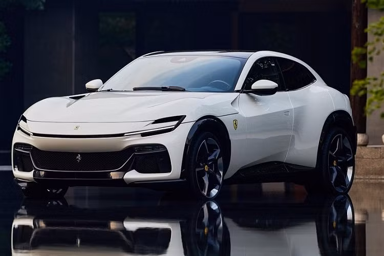 Ngoại hình mẫu siêu SUV Ferrari Purosangue trông rất đẹp mắt, có động cơ V12 hút khí tự nhiên với vòng tua máy cao hứa hẹn hiệu suất mạnh mẽ và cabin không có gì ngoài những vật liệu tốt nhất để phục vụ các khách hàng của Ferrari và tất nhiên, nó cũng có một mức giá rất sang chảnh của Ferrari.