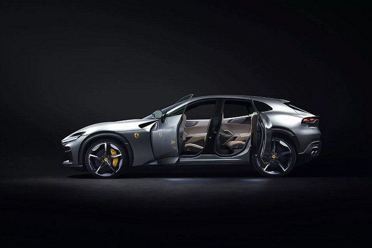 Với mức giá khởi điểm gần 400.000 USD đã khiến cho Ferrari Purosangue đắt gần gấp đôi một chiếc siêu SUV Lamborghini Urus có giá khởi điểm chỉ khoảng 225.000 USD. Đó là một sự khác biệt đáng kinh ngạc về giá với những gì có thể được coi là đối thủ gần nhất của Purosangue nhưng không gây ngạc nhiên nhiều. Tại Anh, Ferrari Purosangue có giá khởi điểm 313.120 Bảng Anh (376.000 USD), cao hơn đáng kể so với giá khởi điểm của các xe như Urus từ 177.000 bảng Anh (213.000 USD) và 160.000 Bảng Anh (192.000 USD) của Aston Martin DBX.