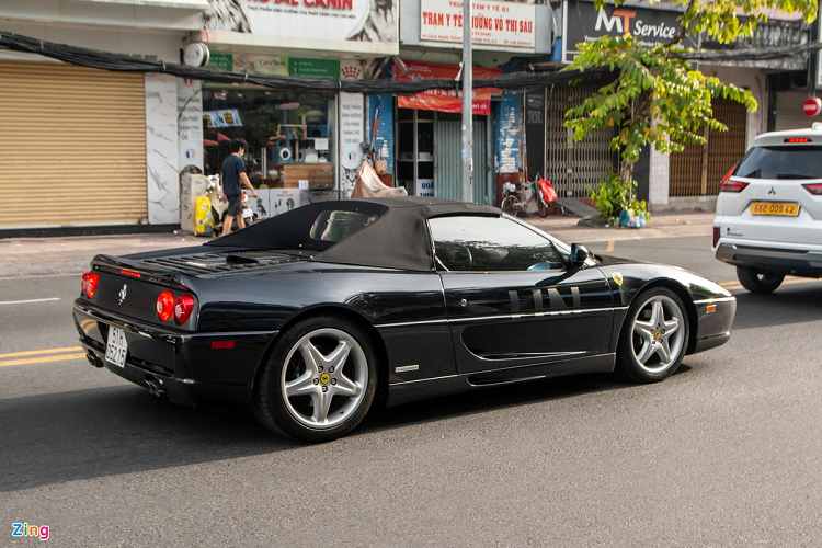 Mức giá xe Ferrari F355 F1 Spider độc nhất tại Việt Nam đến nay hiện vẫn là một ẩn số. Xe hiện thuộc sở hữu của tay chơi siêu xe số 1 Việt Nam - ông Đặng Lê Nguyên Vũ.
