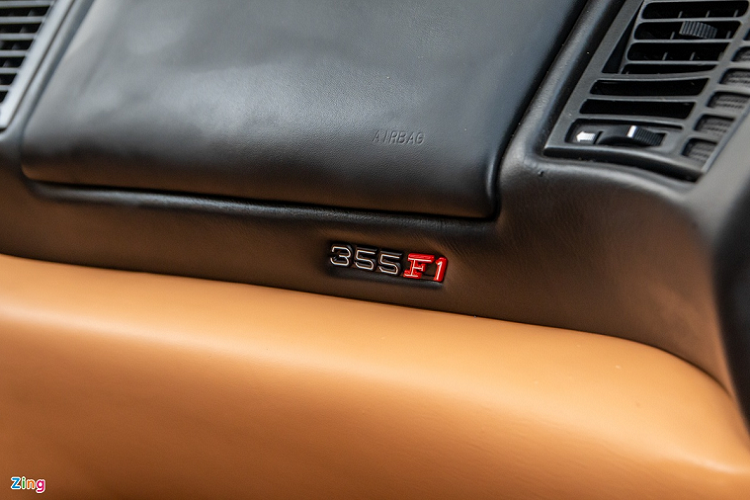 Ferrari 355 F1 Spider được trang bị khối động cơ V8, dung tích 3.5L hút khí tự nhiên , sản sinh công suất 375 mã lực và 363 Nm mô-men xoắn. Kết hợp với hệ dẫn động cầu sau, xe có khả năng tăng tốc 0-100 km/h trong 4,7 giây, trước khi đạt tốc độ tối đa 295 km/h.