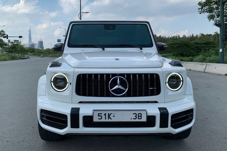 Thông tin Hiền Hồ bán chiếc "SUV vạn người mê" sau khi xuất hiện đã nhận về nhiều sự quan tâm của công chúng. Nhiều người thắc mắc về lý do đằng sau quyết định "chia tay" chiếc SUV Mercedes-AMG G63 sau 2 năm sử dụng của giọng ca "Rồi người thương cũng hóa người dưng".