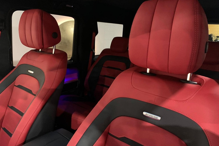 Chiếc xe Mercedes-AMG G63 của Hiền Hồ đang rao bán thuộc thế hệ W463 thứ 2, sức mạnh của xe đến từ khối động cơ xăng V8, tăng áp kép, dung tích 4.0 lít, sản sinh công suất tối đa 577 mã lực tại vòng tua máy 6.000 vòng/phút và mô-men xoắn cực đại 850 Nm tại dải tua máy 2.500 - 3.500 vòng/phút.