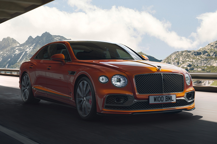 Tất cả các biến thể của Bentley Continental GT và Flying Spur 2024 sẽ có lớp hoàn thiện bằng nhôm chải kim cương màu tối cho bảng điều khiển và viền cửa.