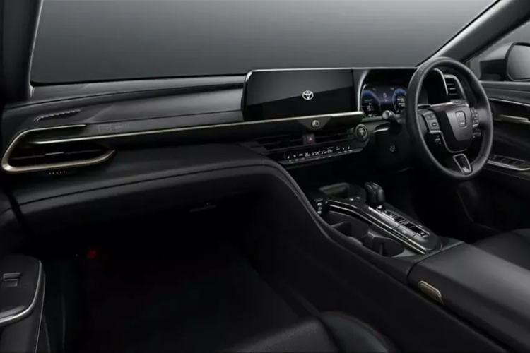 Có được điều đó là nhờ lớp phủ bề mặt siêu mỏng TM Coat, giúp bảo vệ màu sơn bên dưới và chống xước. Người dùng vẫn cần phủ lại lớp sơn này khoảng 1 lần 1 năm.