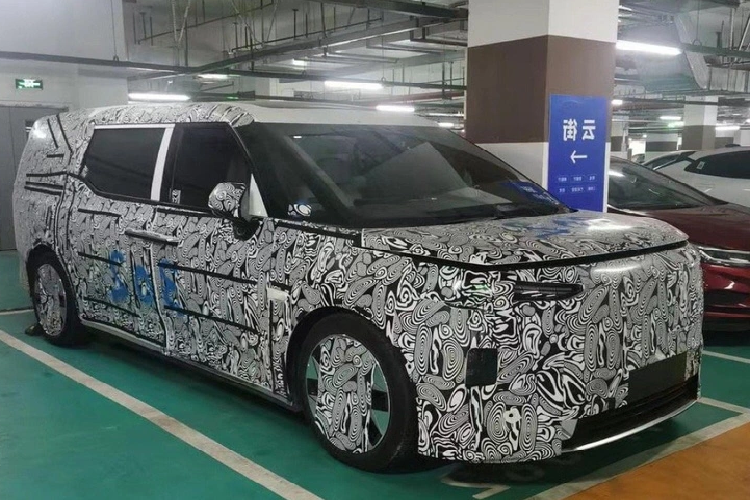 Hiện Volvo chưa công bố thông tin chi tiết về hệ truyền động của xe. Nếu dựa vào mẫu Zeekr 009, nhiều khả năng, hệ truyền động xe sẽ là loại mô tơ đôi 544 mã lực/686Nm. Phạm vi hoạt động dao động từ 700 - 820 km tùy dung lượng pin người dùng chọn.