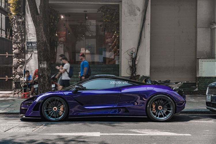 Đáng chú ý, gói độ thân rộng Novitec N-Largo chỉ được sản xuất giới hạn 15 bộ trên toàn cầu và lấy cảm hứng từ mẫu hypercar McLaren Senna. Nếu các gói độ khác chỉ lắp đặt vài chi tiết tăng tính khí động học thì gói độ N-Largo thay đổi gần như toàn bộ ngoại thất xe bằng các chi tiết mới do Novitec phát triển.