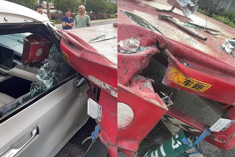 Tuy nhiên, điều đáng ngạc nhiên là cột A của chiếc xe MPV điện Zeekr 009 lại gần như không hề bị tổn hại, dù cho đây là nơi hấp thụ nhiều lực va chạm nhất. Điều này chứng tỏ bộ khung thân xe của chiếc MPV được làm cực kỳ chắc chắn. Ra mắt vào tháng 11/2022, Zeekr 009 là mẫu MPV thuần điện hạng sang thuộc tập đoàn Geely – đơn vị cũng đồng thời sở hữu thương hiệu Volvo.