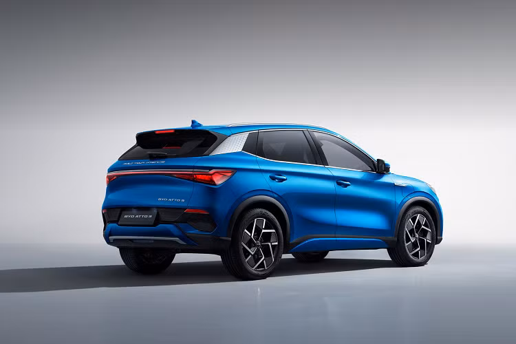 Tất cả các xe BYD bán ở Israel đều là Atto 3, mẫu xe xuất khẩu chính của hãng này, giá xe BYD Atto 3 tại Israel khởi điểm 163.500 ILS, tương đương 1,07 tỷ đồng.