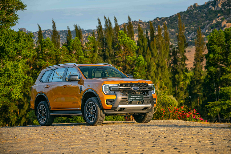 Trong danh mục màu sơn ngoại thất, Everest Wildtrak đã được bổ sung màu vàng Luxe đặc trưng của dòng Ranger Wildtrak. Đến nay Everest Wildtrak 2023 chưa có màn trình làng chính thức, song mẫu xe này sẵn sàng giao đến khách hàng.