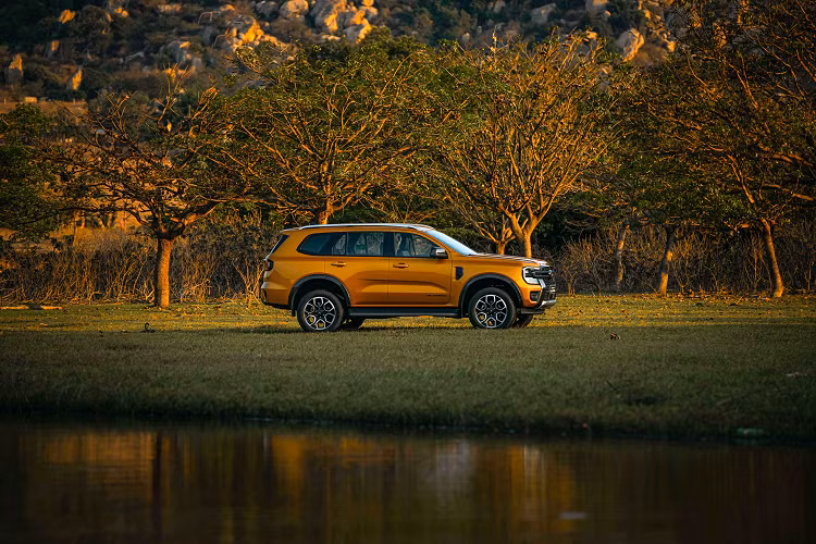 Trong 3 tháng đầu năm 2023, Ford Everest đã bán được 2.509 xe, vượt trội các mẫu xe đình đám trước đây như Toyota Fortuner (955 xe), Mitsubishi Pajero Sport (227 xe), Isuzu mu-X (34 xe), Mazda CX-8 (614 xe), Kia Sorento (458 xe) và Hyundai Santa Fe (1.348 xe).