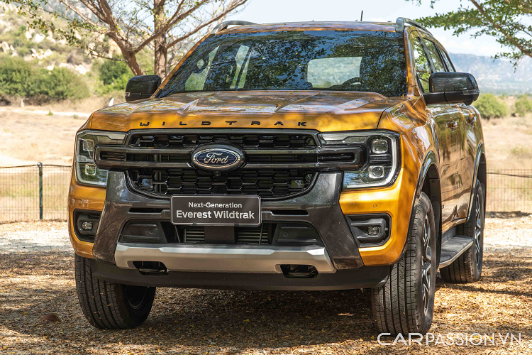 Nhìn từ mức giá có thể thấy, Everest Wildtrak là phiên bản cao cấp nhất của dòng xe này và trở thành mẫu xe đắt nhất trong phân khúc SUV/Crossover 7 chỗ cỡ trung.