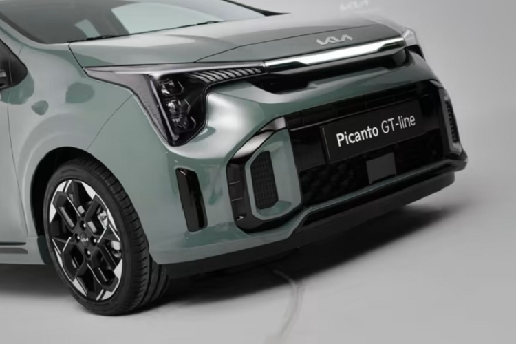 Hiện chưa có nhiều thông tin về không gian nội thất của Kia Morning 2024, nhưng trang Drive của Úc cho rằng các cụm điều khiển sẽ được làm mới. Cùng với đó, cụm đồng hồ tích hợp màn hình đa thông tin 4,2 inch và màn hình giải trí trung tâm vẫn 8 inch nhưng mang giao diện mới.