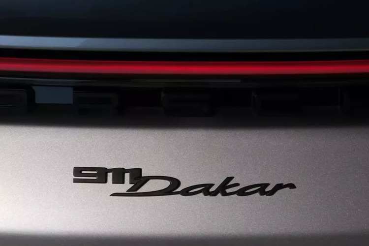 Còn các chi tiết phụ tùng như lọc nhớt động cơ, lọc gió điều hòa, nhớt, lọc gió máy lạnh cùng các khoản khác có tổng chi phí là 11,682 triệu đồng. Tuy nhiên, chủ xe không đề cập việc tổng hóa đơn này anh phải thanh toán toàn bộ, hay được hãng miễn phí 1 phần nào đó.