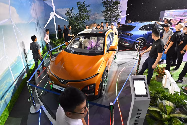 Can canh VinFast VF6 “doi thu