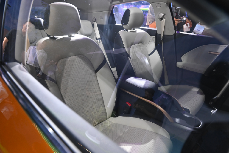 Đáng tiếc, giá xe VinFast VF6 2024 đang trưng bày sự kiện "VinFast - Vì tương lai xanh” chưa được công bố, sự kiện triển lãm Vinfast tiếp tục sẽ được tổ chức tại 10 tỉnh, thành phố lớn trên toàn quốc từ ngày 7/7 đến 20/9/2023. Sự kiện này sẽ diễn ra ở TP. HCM vào ngày 18-20/82023.