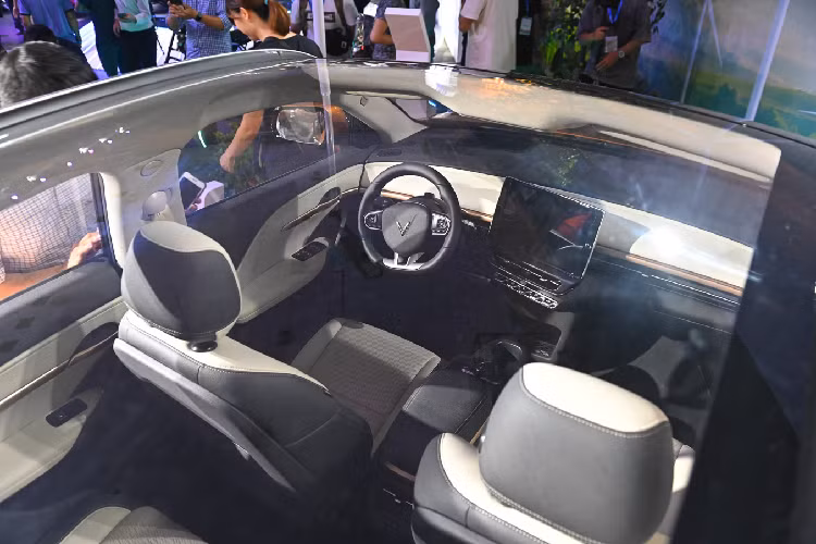 Đáng tiếc, thông số kỹ thuật cho bản VF6 tại Việt Nam vẫn chưa được hé lộ nhưng dựa theo thông tin trước đó tại Mỹ, xe sẽ có 2 bản Eco và Plus với tầm hoạt động lên đến 400 km.