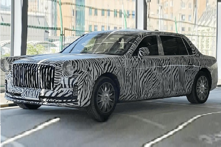 Hongqi hay còn được gọi Hồng Kỳ là 1 hãng xe sang của Trung Quốc, đây là đơn vị cung các xe nội bộ cho các quan chức chính phủ, bao gồm các xe VIP để đưa đón Chủ tịch Tập Cận Bình. Chính vì điều này mà mỗi khi hãng Hồng Kỳ ra mắt xe mới, đều thu hút sự quan tâm của người dân Trung Quốc.