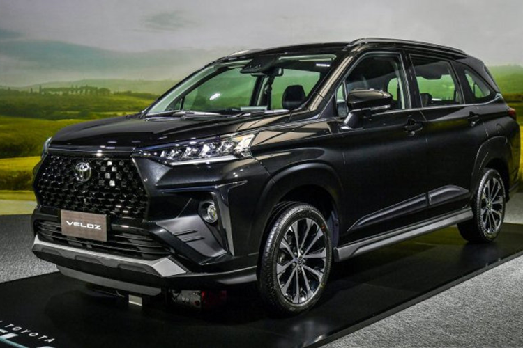 Nằm bên dưới nắp ca-pô của Toyota Veloz ở thị trường Thái Lan là động cơ xăng 4 xi-lanh, dung tích 1.5L, sản sinh công suất tối đa 106 mã lực và mô-men xoắn cực đại 138 Nm tương tự xe đang bán tại Việt Nam. Động cơ này đi với hộp số biến thiên vô cấp CVT và hệ dẫn động cầu trước.