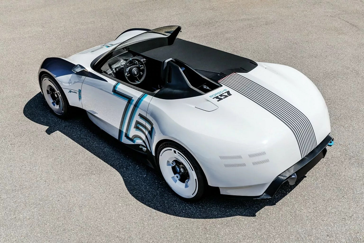 Sau khi ra mắt ở Anh, Vision 357 Speedster sẽ được trưng bày ở sự kiện Rennsport Reunion (đường đua Laguna Seca, Mỹ) vào tháng 9.