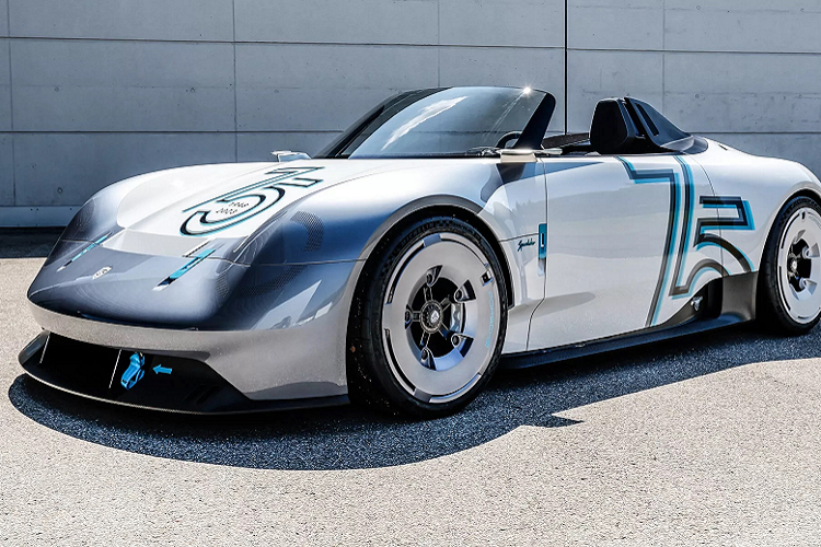 Ngoại thất Porsche Vision 357 Speedster sở hữu tông màu kết hợp Xám Cẩm thạch (Marble Grey) và Xám kim loại (Grivelo Grey Metallic) kết hợp một số chi tiết màu xanh Miami tương phản. Cản trước có móc và dây kéo cùng với họa tiết số "75" ở phần nắp capô và bên hông xe.