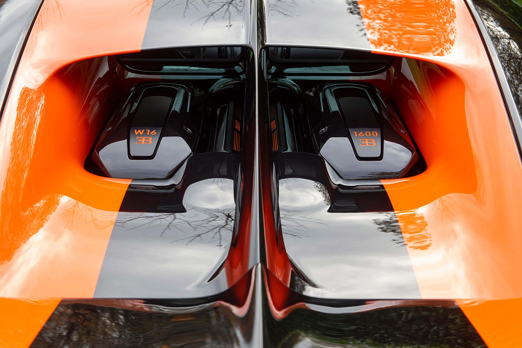 Bên cạnh bộ mâm trang bị trên xe được làm từ chất liệu hợp kim Magnesium siêu nhẹ, bộ khuếch tán gió ở phần đuôi xe sẽ tạo lực ép lên mặt đường, bên cạnh đó cánh gió cũng sẽ kích hoạt khi xe đạt tốc độ cao.