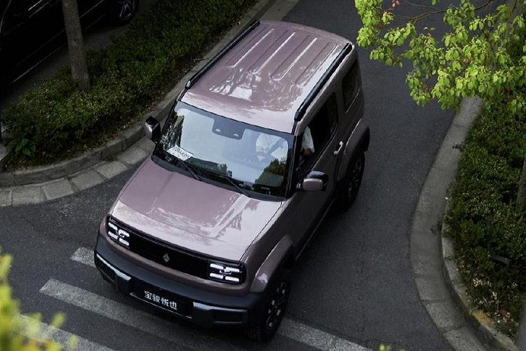 Hiện giá xe Baojun Yep 2023 chưa được công bố. Tuy nhiên, theo tin đồn, xe sẽ có giá khoảng 100.000 Nhân dân tệ (khoảng 336 triệu đồng). Xe sẽ chính thức được bán ra tại Trung Quốc vào ngày 25/5 tới đây như đối thủ cạnh tranh của BYD Dolphin.