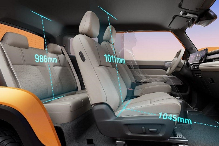 Đằng sau Baojun Yep xuất hiện đèn hậu nằm dọc và cửa cốp mở sang ngang. Cản sau của xe có thiết kế tương đồng với khu vực cản trước. Khi mua Baojun Yep, khách hàng Trung Quốc có thể chọn 1 trong 5 màu sắc, bao gồm vàng, xanh, trắng, hồng và đen.