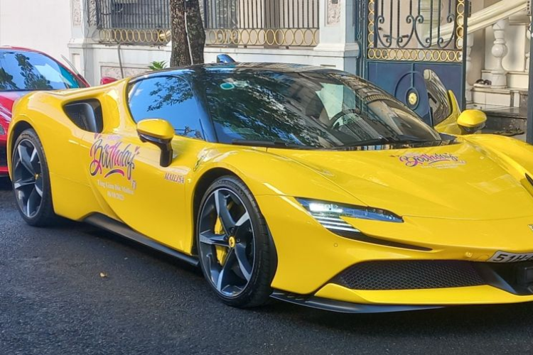 Những chiếc siêu xe hàng hiếm của Hoàng Kim Khánh hiện nay coó thể kể đến một số mẫu như: Morgan Plus Six 2023, McLaren Senna, Porsche 911 Turbo S, Aston Martin Vantage…