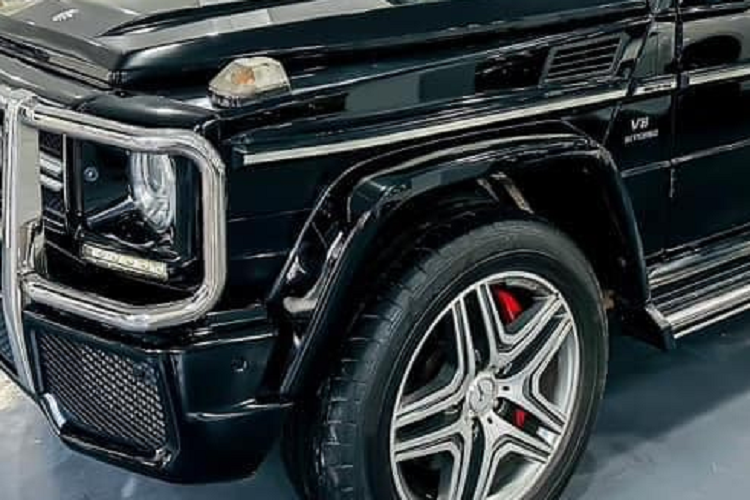 Ngoài ra, 1 vài xe Mercedes-AMG G63 theo diện chính hãng được chào bán từ 10,8 tỷ đồng, chưa bao gồm chi phí lăn bánh. Nhìn chung, mức giá bán dành cho xe Mercedes-Benz G63 AMG đời 2014 mang biển ngũ quý 9 chỉ dành cho dân sưu tập biển khủng và đam mê, không lo ngại về giá thành.