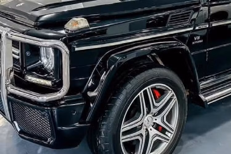 Ngoài ra, 1 vài xe Mercedes-AMG G63 theo diện chính hãng được chào bán từ 10,8 tỷ đồng, chưa bao gồm chi phí lăn bánh. Nhìn chung, mức giá bán dành cho xe Mercedes-Benz G63 AMG đời 2014 mang biển ngũ quý 9 chỉ dành cho dân sưu tập biển khủng và đam mê, không lo ngại về giá thành.