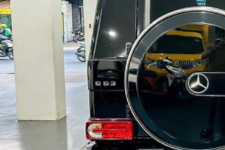 Hiện tại, chỉ có rất ít các xe Mercedes-Benz G63 AMG đời 2014 được rao bán trên thị trường với giá từ 6,5 đến 8 tỷ đồng, như vậy, giá bán xe Mercedes-Benz G63 AMG mang siêu biển ngũ quý 9 đang đắt hơn từ 3 tỷ đồng đến 4,5 tỷ đồng, đây có thể xem là giá trị của chiếc biển số 51A-999.99 mang đến cho chủ nhân.