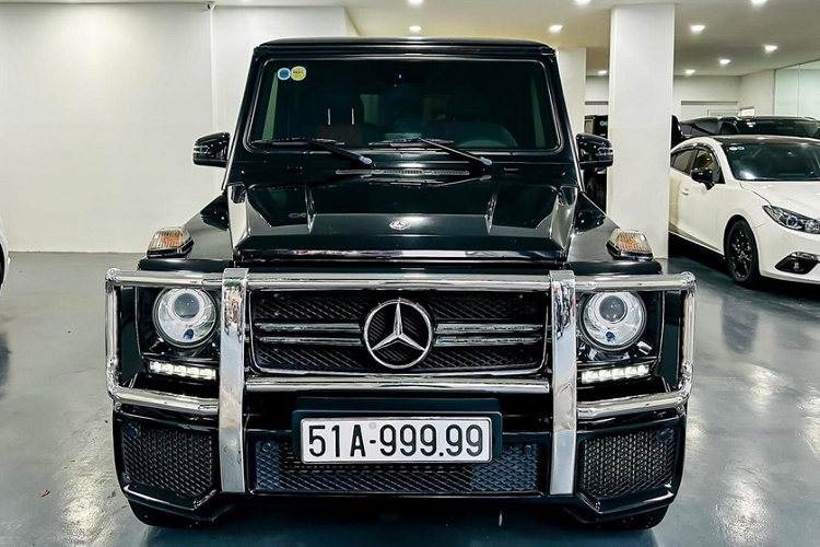 Lý do vì chiếc Mercedes-Benz G63 AMG này sở hữu biển số 51A-999.99, hay còn gọi là "ngũ quý 9", biển số VIP nhất trong đầu số 51A và từng khiến không ít người xuýt xoa trước độ mát tay cũng như sự may mắn của chủ nhân.