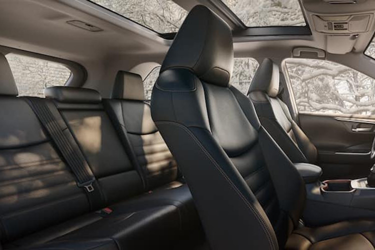 Thực tế, RAV4 hybrid sẽ vẫn là phiên bản phổ biến nhất của dòng sản phẩm RAV4 ở Mỹ, thị trường lớn nhất của hãng xe Nhật. Tuy nhiên, không loại trừ khả năng, Toyota sẽ hồi sinh phiên bản thuần điện cho dòng SUV nhỏ gọn này.