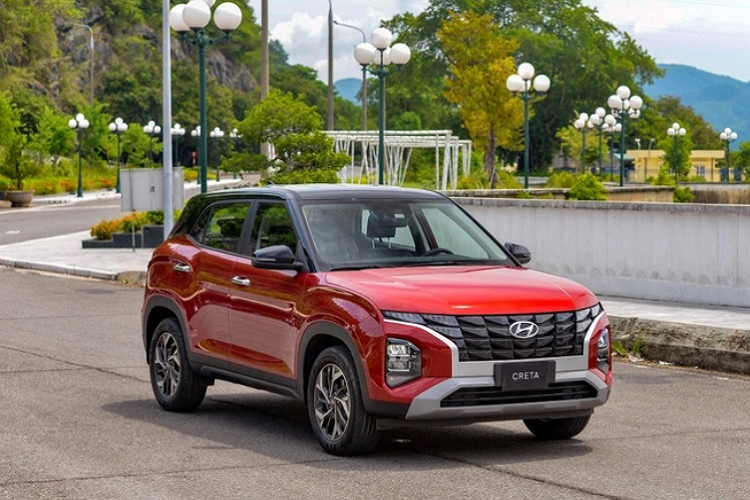 Cung cấp sức mạnh cho Hyundai Creta là khối động cơ 1.5L, cho công suất 113 mã lực và mô-men xoắn 144 Nm, kết hợp hộp số tự động vô cấp CVT và hệ dẫn động cầu trước. Xe sở hữu hàng loạt tính năng hỗ trợ lái an toàn tiên tiến như: ABS, EBD, BA, cân bằng điện tử, hỗ trợ khởi hành ngang dốc, kiểm soát lực kéo, cảm biến áp suất lốp, hỗ trợ tránh va chạm với người đi bộ, tránh va chạm phía sau, cảnh báo điểm mù, hỗ trợ giữ làn đường và 6 túi khí…