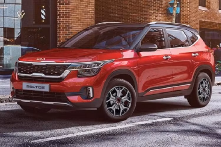  Kia Seltos Xếp ở vị trí thứ 2 trong phân khúc xe gầm cao cỡ B là Kia Seltos với doanh số đạt 905 xe, tăng 11% so với tháng 6 (803 chiếc). Kết quả này cũng giúp mẫu xe Hàn Quốc dừng chân ở vị trí thứ 9 trong top 10 xe bán chạy nhất tháng. Tổng cộng trong 7 tháng đầu năm 2023, Seltos bán ra được 4.436 xe. Kia Seltos có doanh số tăng mạnh so với tháng 6 là do được Thaco điều chỉnh giá bán lẻ đề xuất, giảm 50 - 70 triệu đồng (tùy phiên bản).