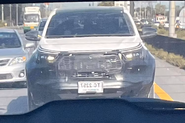 Điều này cho thấy tham vọng của hãng xe Nhật Bản về một dòng xe bán tải Toyota Hilux REVO hiệu suất cao, với những tính năng hỗ trợ off-road nhằm cạnh tranh với mẫu xe Ford Ranger Raptor đang được ưa chuộng trên toàn cầu.