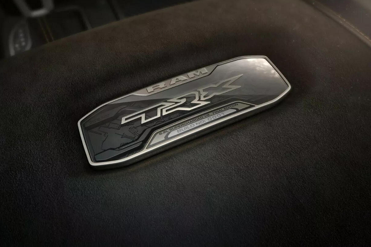 Đây là mức giá không hề rẻ đối với một mẫu bán tải cỡ lớn thuộc dòng hiệu năng cao nhưng cũng không phải hiếm, vì Ram dự định sẽ sản xuất tới 4.000 chiếc Final Edition.