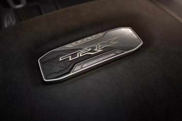 Đây là mức giá không hề rẻ đối với một mẫu bán tải cỡ lớn thuộc dòng hiệu năng cao nhưng cũng không phải hiếm, vì Ram dự định sẽ sản xuất tới 4.000 chiếc Final Edition.